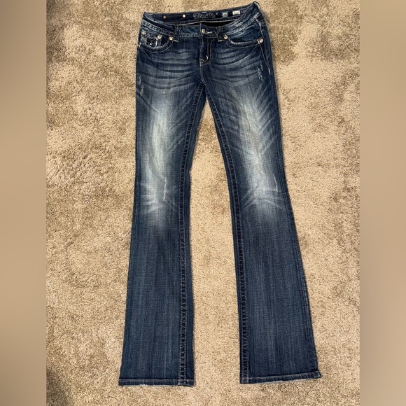 MISS ME BOOT CUT DARK WASH BLING BUTTON POCKET BLUE JEANS EUC 28 LONG - Picture 1 of 6